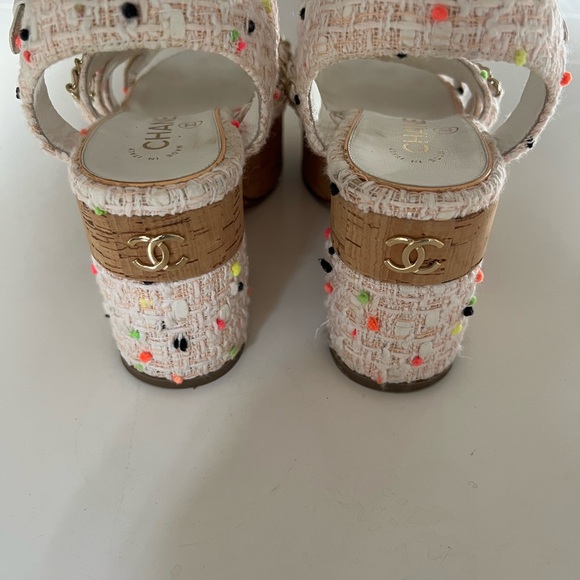 CHANEL Beige and Gold Chain Strap Sandals - Picture 3 of 6